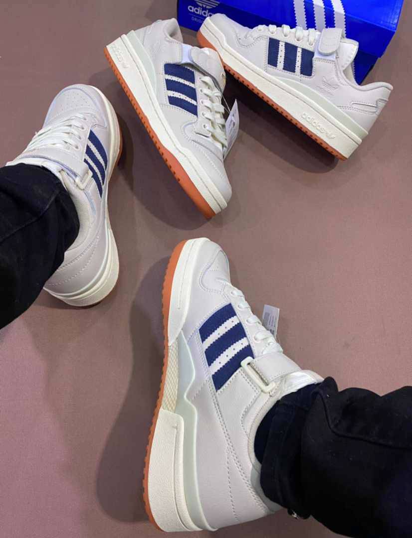 Adidas Sneakers
